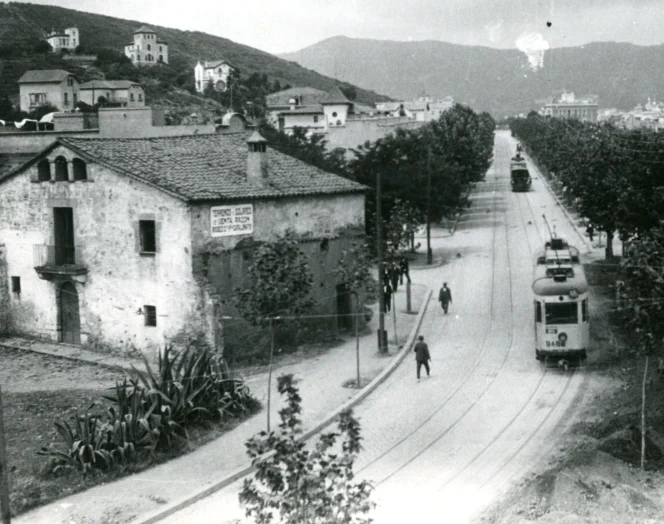 Tramvia a l'altura del passeig de Maragall en obres, 1927-1935. AMDHG.