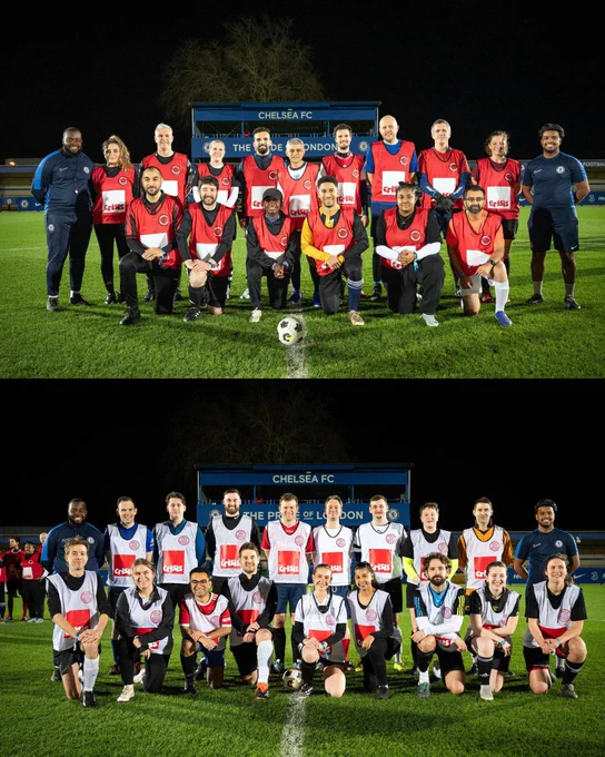 Two football teams: reds are politicians and whites are journalists 