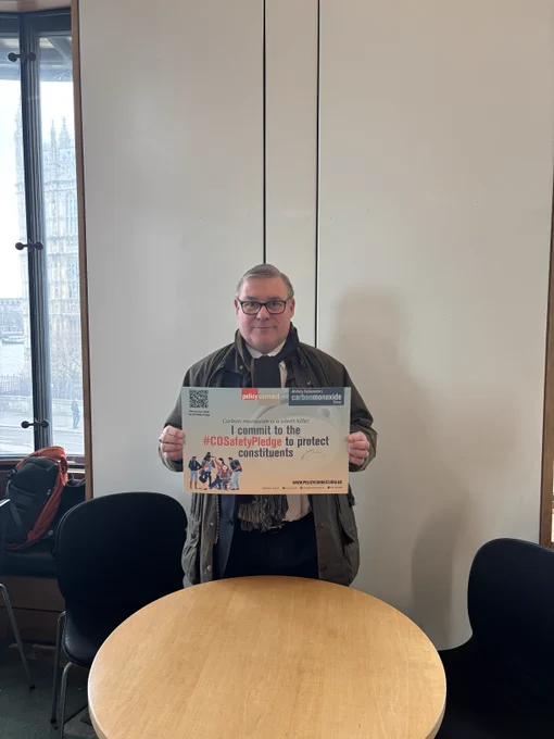 Mark Francois MP holds the CO Safety Pledge.