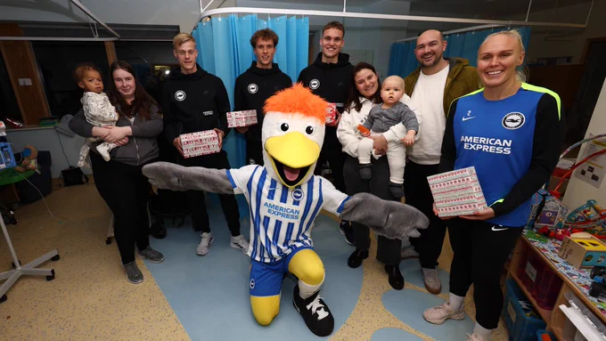 JP Van Hecke, Mats Wieffer, Bart Verbruggen, Maria Thorisdottir and Gully hand out presents at the Royal Alexandra Hospital in Brighton.