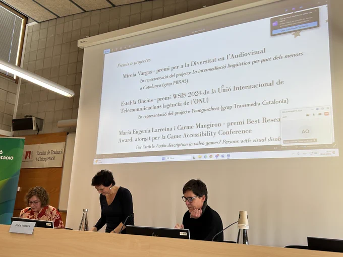 Estel·la Oncins, Carme Pratdesaba i Olga Torres, degana de la FTI durant la Gala dels Premis FTI 2024.