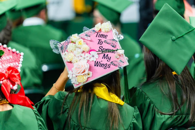 Decorated graduation cap saying "Time to spread my wings."