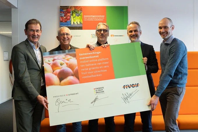 Op de foto van links naar rechts: gedeputeerde Rob van Muilekom, Gert Mulder, Joep Jagtmans, Martijn Klinkhamer, Albert Klinkhamer. Fotograaf: Hanne Hansen