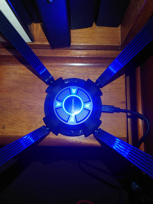 The adaptor also looks nice with its 4 antennas and the logo lighting up in the middle.