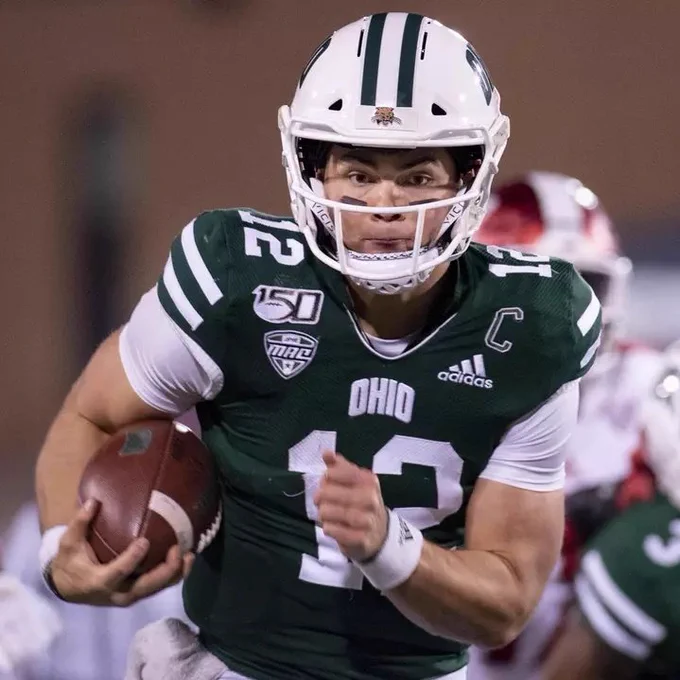 Nathan Rourke carries the football during an Ohio Bobcats football game