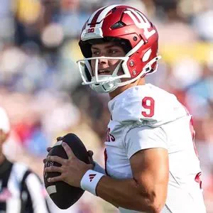 Kurtis Rourke holds the ball during a play in an Indiana Hoosiers football game.