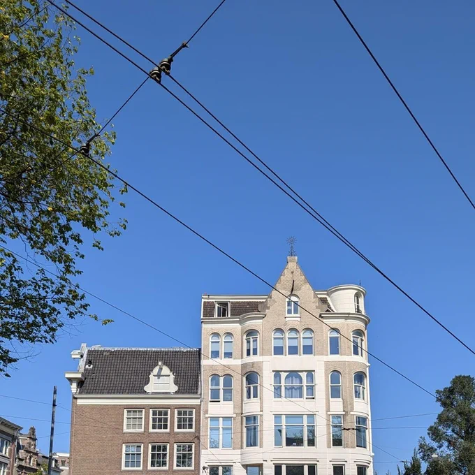 De blauwe lucht boven Athenaeum Boekhandel Spui