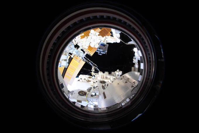 iss072e189797 (11/16/2024) --- The Canadarm2 robotic arm removes Materials ISS Experiment (MISSE) science carriers from the Kibo laboratory module's airlock.