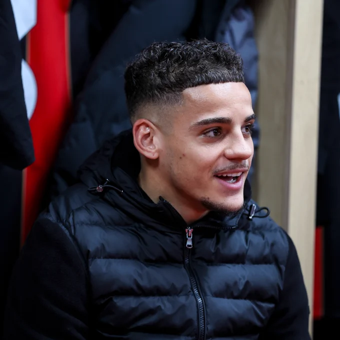 Max Aarons arrives ahead of AFC Bournemouth v Everton
