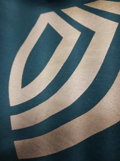 A close up of the shimmery gold metallic ink