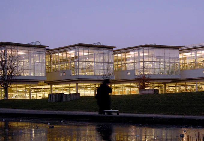 Bibliothek auf dem Zentralcampus der Universität Göttingen bei Nacht - Foto: Peter Heller