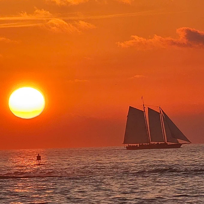 🌅 Another trip around the sun completed, and there’s no better way to end the day than with a Key West sunset at my happy place. 🌴✨ Here’s to the beauty of another year and the promise of new adventures. Who else feels at peace watching the sun dip into the ocean? 💛 #KeyWestSunset #AnotherYearAroundTheSun #IslandVibes #FloridaKeysMagic
