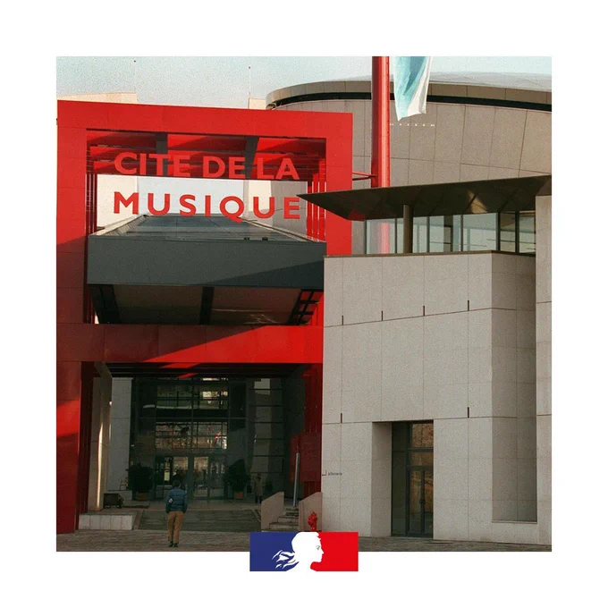 Vue partielle de la Cité de la Musique, le 9 janvier 1995. Photographie de © Jean-Loup Gautreau / AFP