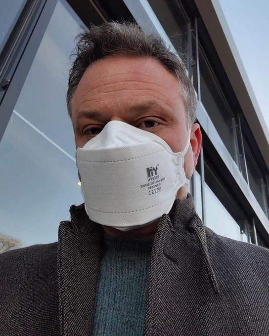 Man wearing FFP3 mask.