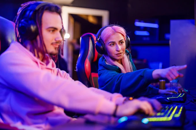 Image of man and woman pc gaming 