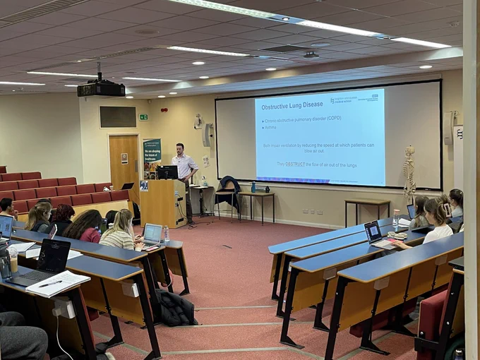 Max Thomas delivering a lecture on lung function to a lecture theatre of first year students.