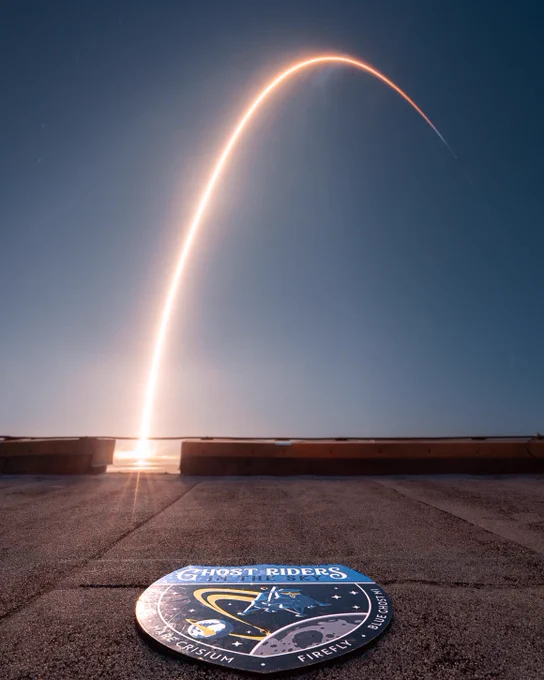 Die Blue Ghost Mission 1 von Firefly Aerospace startete am 15. Januar um 7:11 Uhr MEZ erfolgreich zu einem 45-tägigen Transit zum Mond.
Mit der geplanten Landung am 2. März 2025 ist die 60-tägige Mission von Firefly nun in vollem Gange. Sie umfasst etwa 45 Tage im Orbit und 14 Tage auf der Mondoberfläche mit 10 Instrumenten als Teil der NASA-Initiative Commercial Lunar Payload Services (CLPS).

Bildcredit: Firefly Aerospace