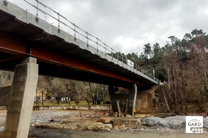 Poursuite de la pose des armatures complémentaires des longrines du tablier 
Bétonnage des longrines
Reconstruction des parapets
Réalisation du réseau pluvial avec la pose de canalisations et regards