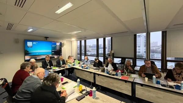 Photo d'ensemble des administrateurs de la Fédération APAJH, lors du Conseil d'administration. 