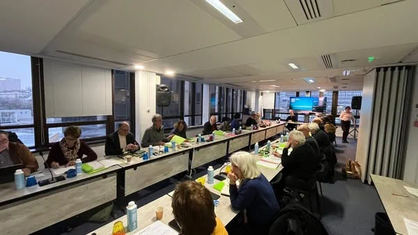 Photo d'ensemble des administrateurs de la Fédération APAJH, lors du Conseil d'administration. 