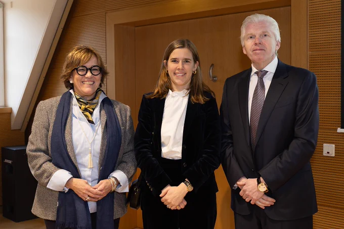 Madame la Ministre de la justice Elisabeth MARGUE
Me Cosita DELVAUX, Présidente du CNUE 2025
Me Edouard DELOSCH, Président de la Chambre des Notaires du Grand-Duché de Luxembourg 
