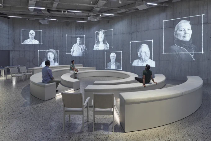 Videoinstallation "Fremdplatziert" über fürsorgerische Zwangsmassnahmen (Bild: Schweizerisches Nationalmuseum)