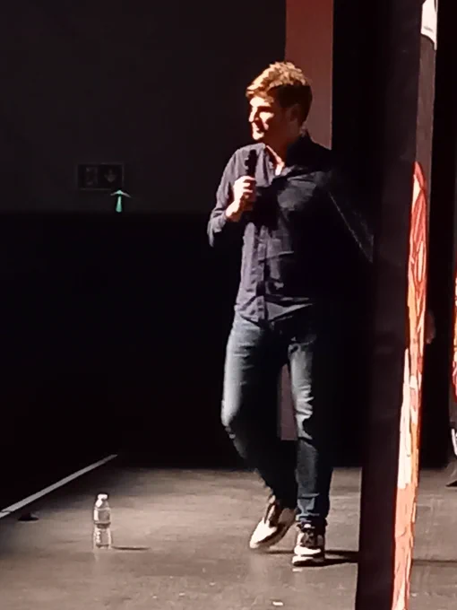 Headliner Scott Bennett