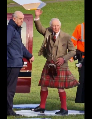 Charles Windsor boards a helicopter after visiting a foodbank 

Alloa, Clackmannanshire, Scotland
16 January 2025

https://x.com/ShootTheRunner/status/1879879323676721499