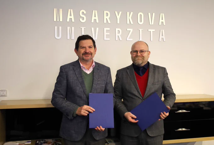 Rektor Martin Bareš a děkan právnické fakulty Martin Škop