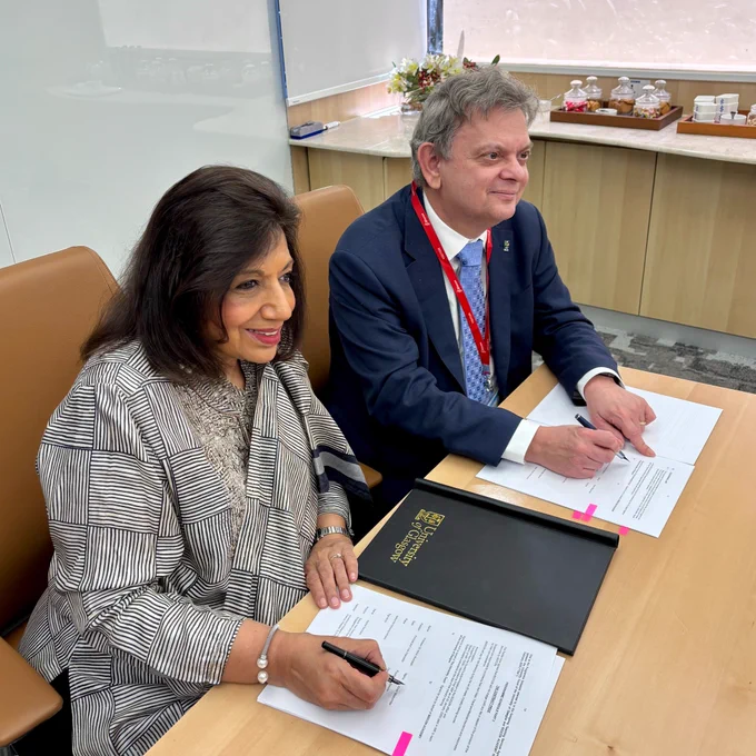 Kiran Mazumdar-Shaw founder of Biocon Limited signing an agreement with Principal and Vice-Chancellor of the University of Glasgow, Professor Sir Anton Muscatelli. 
