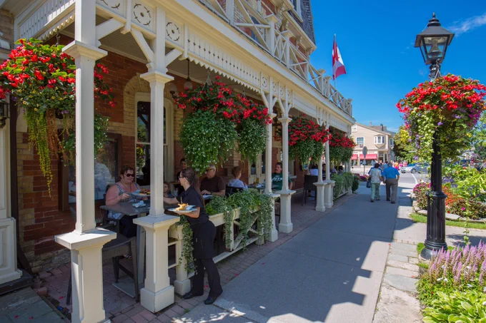 People dining on the Village of Niagara on the Lake 