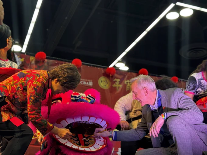 Image of Mayor Wilson painting details in a dragon mouth during a Chinese New Year’s celebration at the Oregon Convention Center