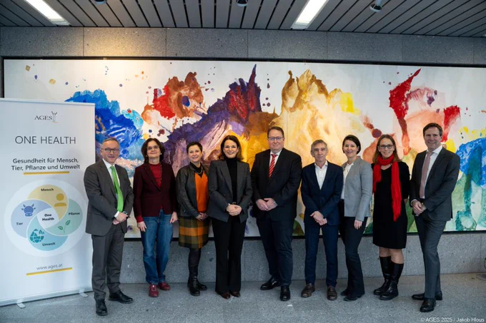 Anton Reinl | AGES
Brigitte Zarfl | BMSGPK
Sigrid Kiermayr | BMSGPK
Pamela Rendi-Wagner | ECDC
Ulrich Herzog | BMSGPK
Manfred Ditto | BMSGPK
Katharina Reich | BMSGPK
Maria Paulke-Korinek | BMSGPK
Johannes Pleiner-Duxneuner | AGES