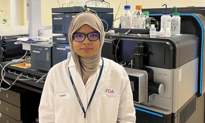 Portrait of Nadia Tasnim Ahmed in a lab.
