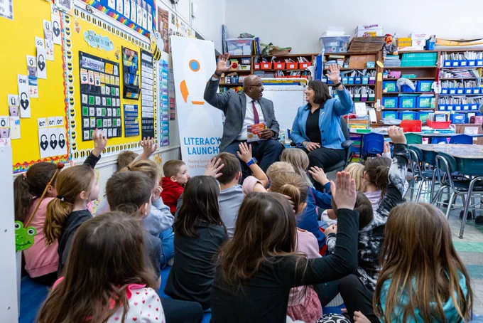 LG Driscoll and Secretary Tutwiler reading to children.