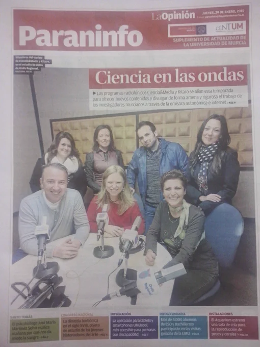 Equipo de producción de programas de periodismo y divulgación científica en los estudios de Onda Regional enero de 2015.