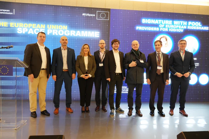 Ekaterini Kavvada (EC) and Dietmar Pilz (ESA) with representatives of the small satellite companies