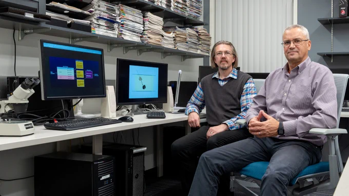 In the photo from left to right: PhD candidate Petri Matthew Varsa and Professor Gladimir V. G. Baranoski