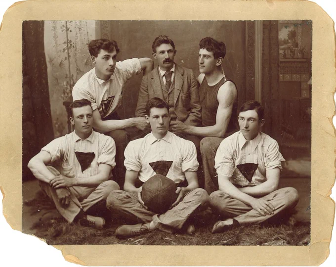 Photo of the 1893-1894 basketball team with coach Henry Kallenberg.