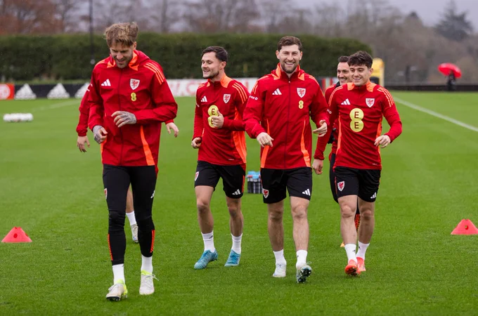 Players from the Wales men's team in training. 