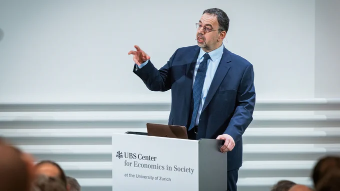 Daron Acemoglu during his speech. 