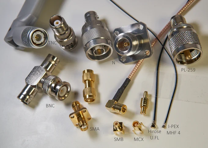 Varios tipos de conectores RF

