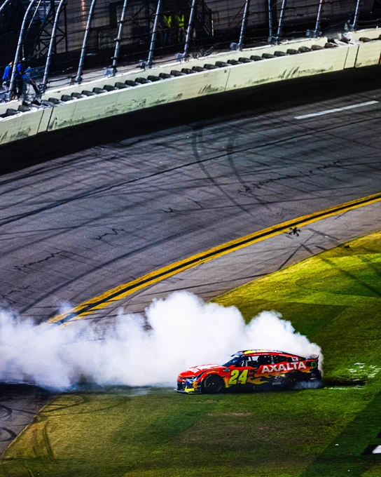 William Byron does a burnout at DAYTONA.