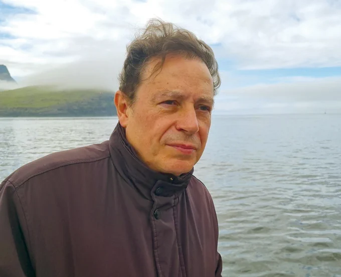 El 17 de febrero llega a las librerías "Estampas neoyorquinas y otras postales desvaídas", de Francisco Javier Sanabria Valderrama, una serie de columnas heterogéneas que se corresponden con los destinos diplomáticos que ha tenido su autor.
Prólogo. Inocencio F. Arias