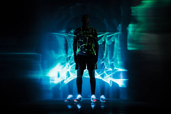 Image of Darlington Nagbe with the UV-Activated kit. 