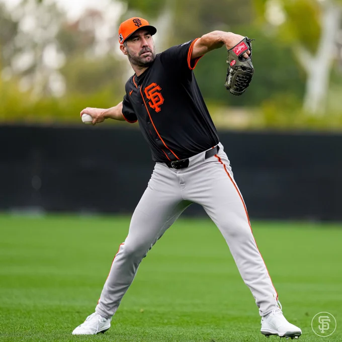 Verlander throwing