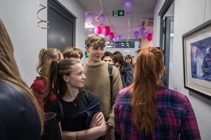 Młodzież spacerująca po Urban Lab Lublin