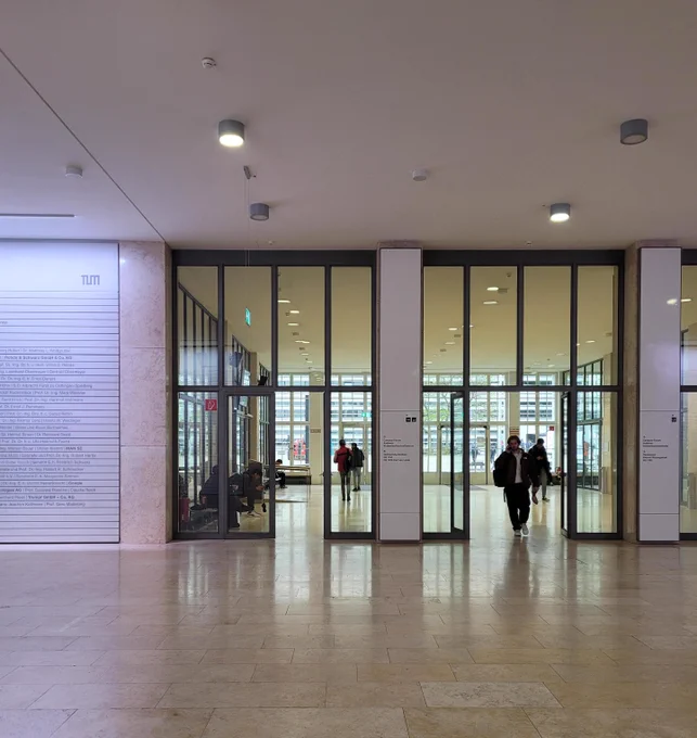 View into the matriculation hall at our Munich main campus.