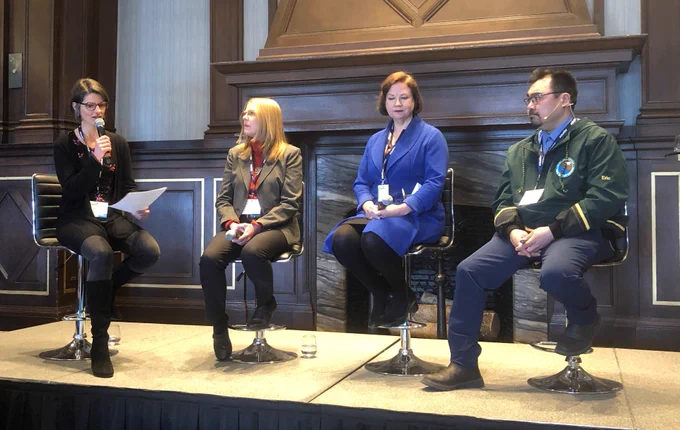 Fabienne Joly, à gauche, avec des panélistes Debbie Gray de International Hydropower Association, Eric Atagotaaluk de Pituvik Sarvaq Energy Inc, et Lorena Patterson de @WaterPower Canada.