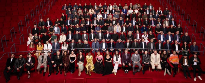 #Oscars 2025 class photo third row back on the left, Hanna Aqvilin producer & director Shiori Ito of "Black Box Diaries" Hanashi Films https://www.hanashifilms.com/
